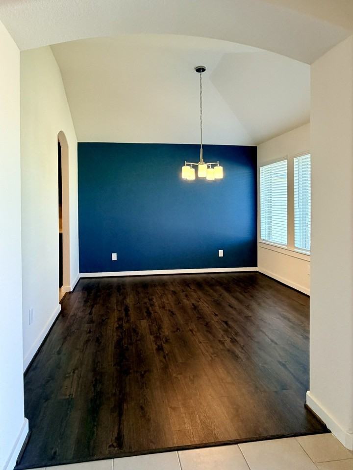 6807 Bardsdale Ct - Photo 3 of 15