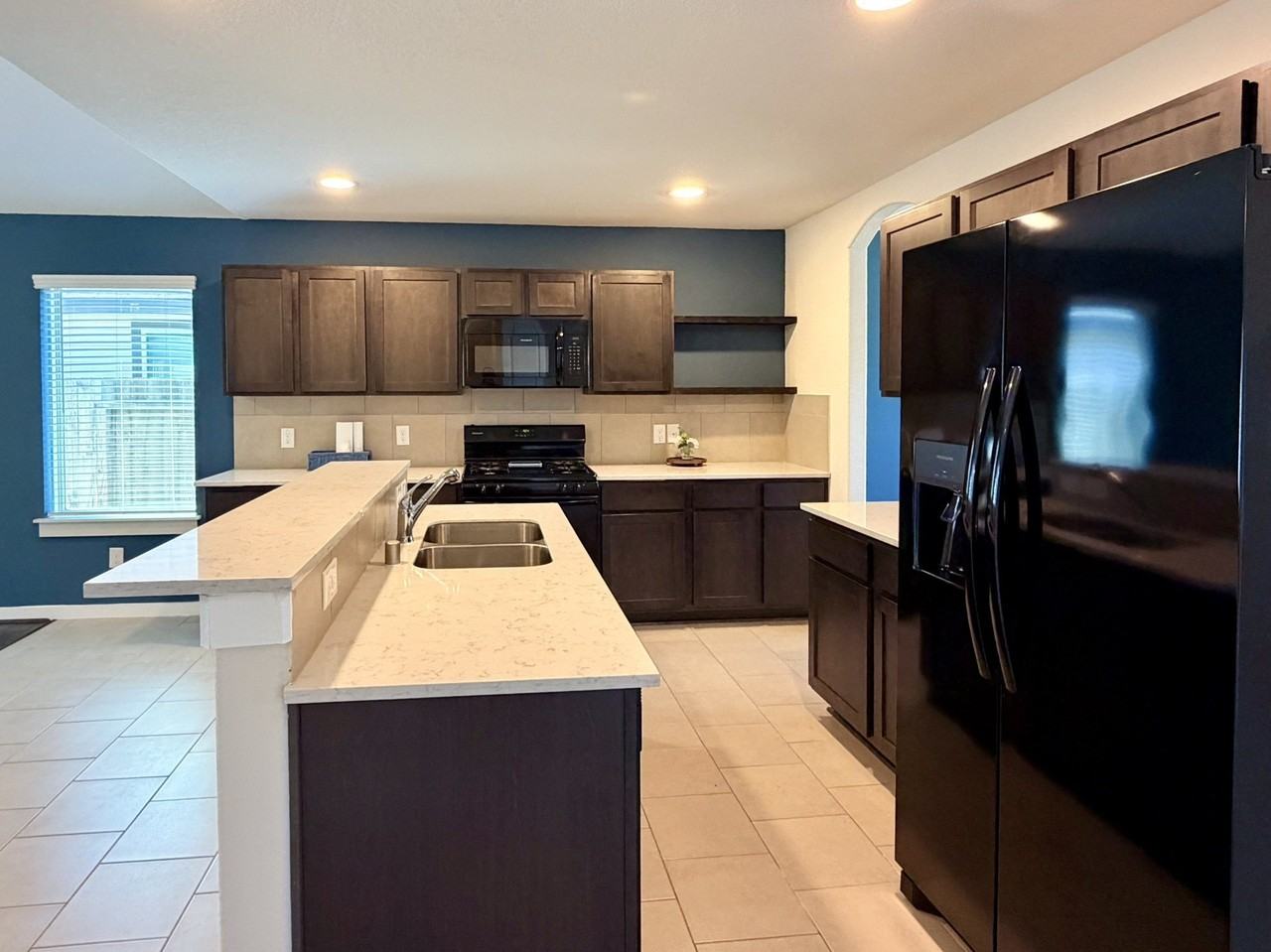 6807 Bardsdale Ct - Photo 5 of 15