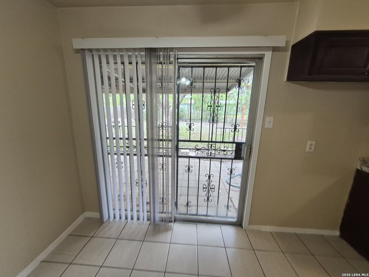 5211 Cinderella St - Photo 5 of 33