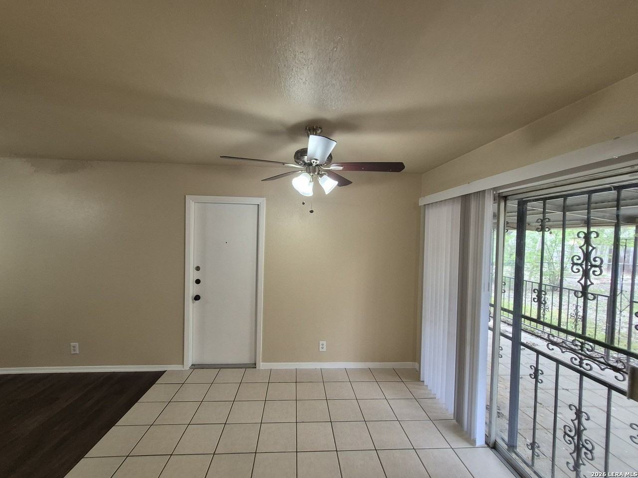 5211 Cinderella St - Photo 6 of 33