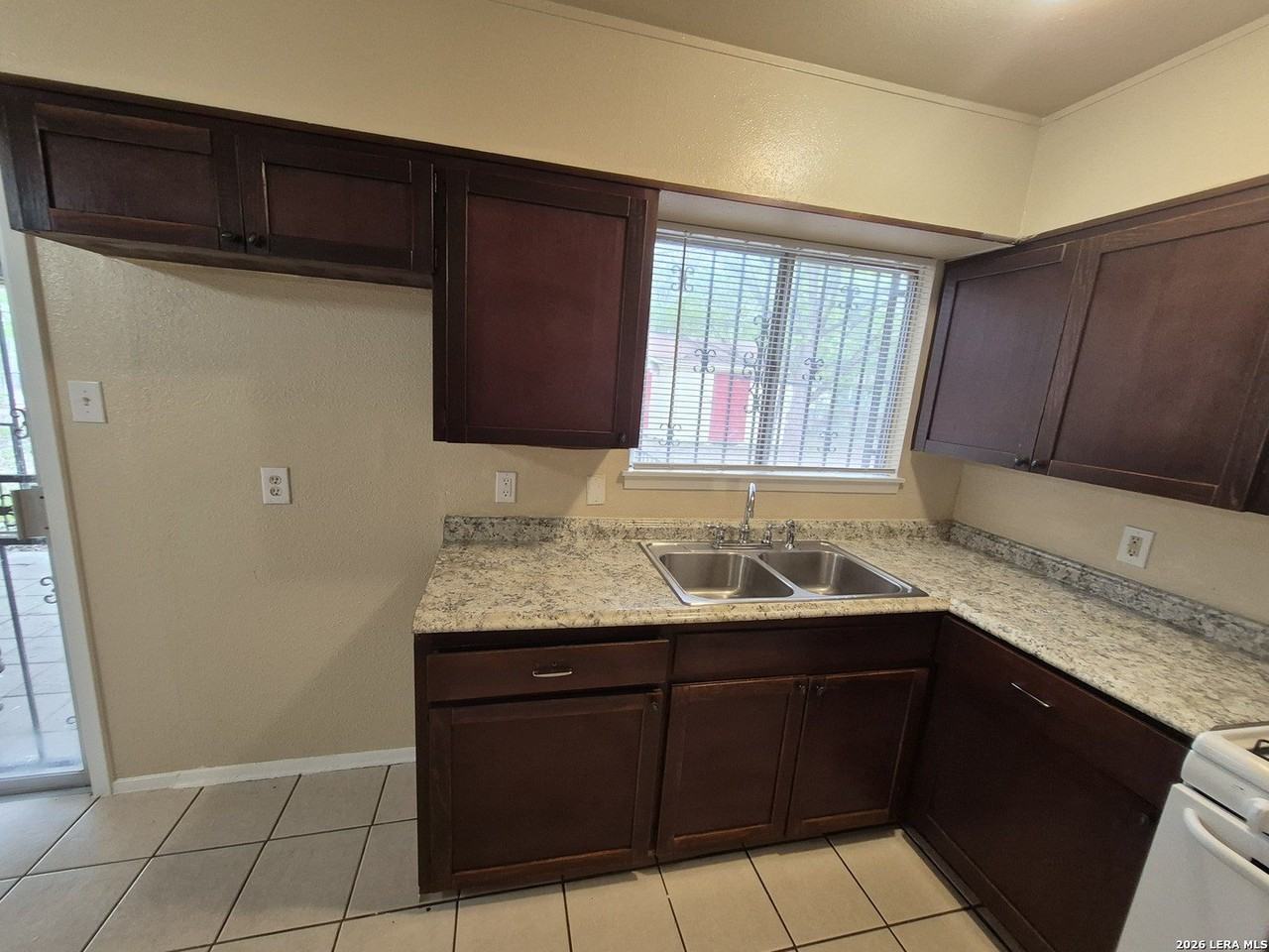 5211 Cinderella St - Photo 7 of 33