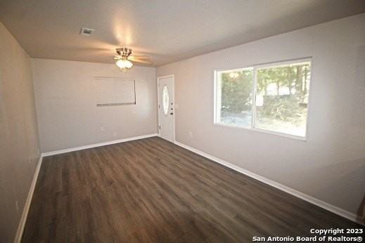 819 Zachry Dr - Photo 2 of 12