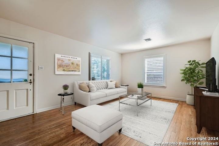 320 Harmon Dr - Photo 4 of 31