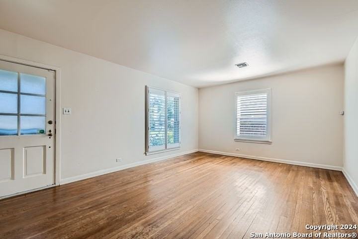320 Harmon Dr - Photo 7 of 31