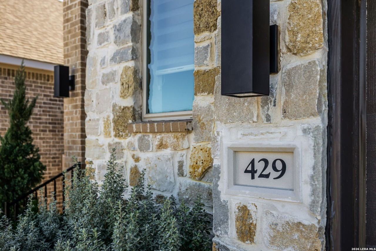 429 Juana Way - Photo 2 of 28