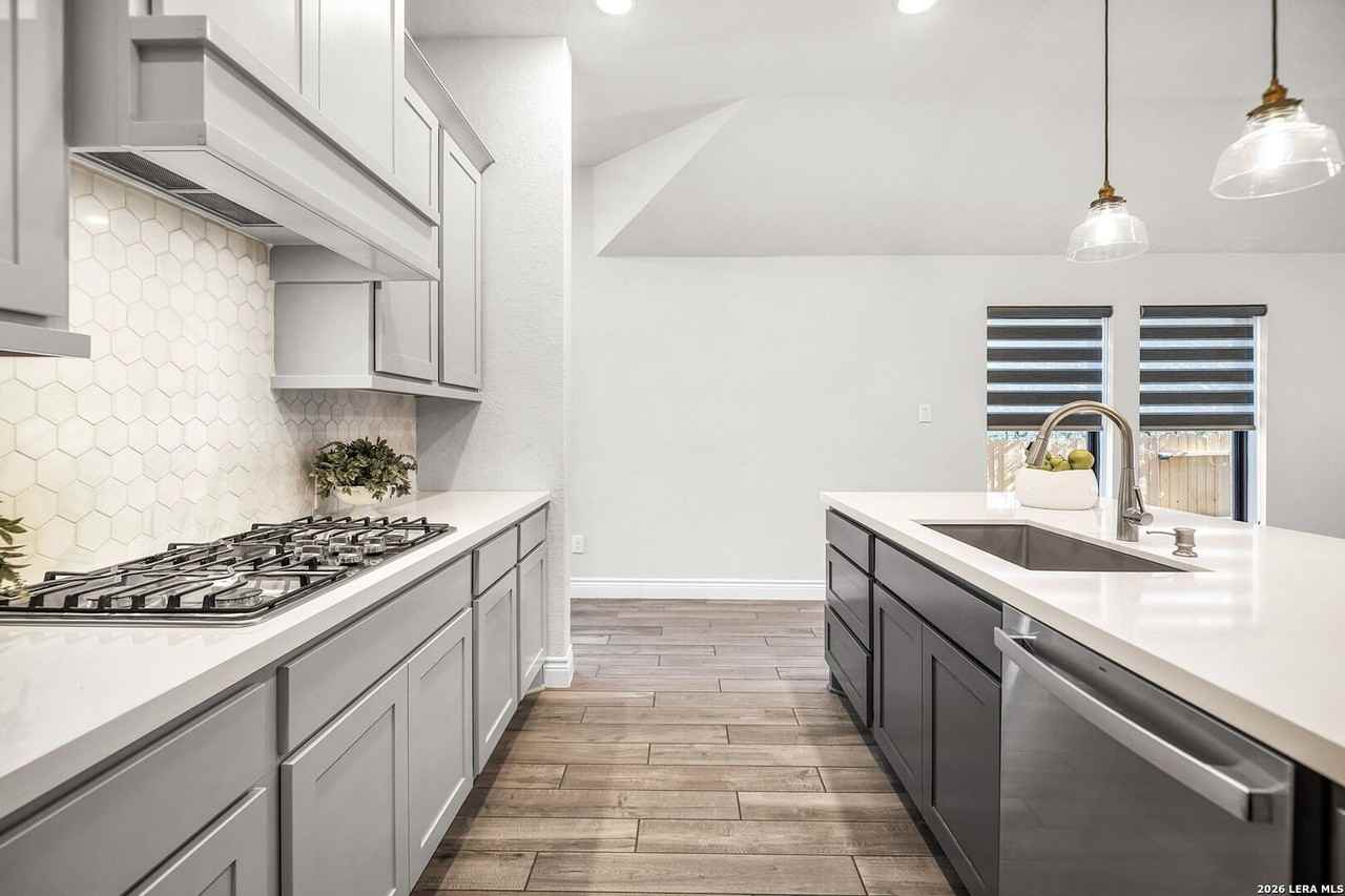 429 Juana Way - Photo 7 of 28