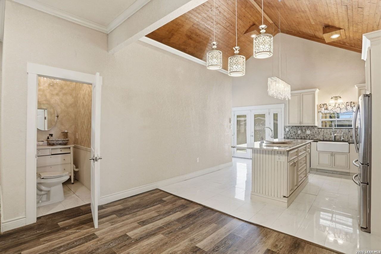 202 Helena St - Photo 5 of 24