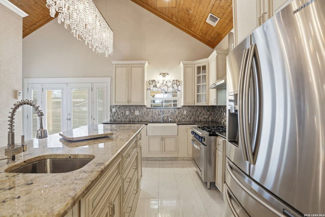 202 Helena St - Photo 7 of 24