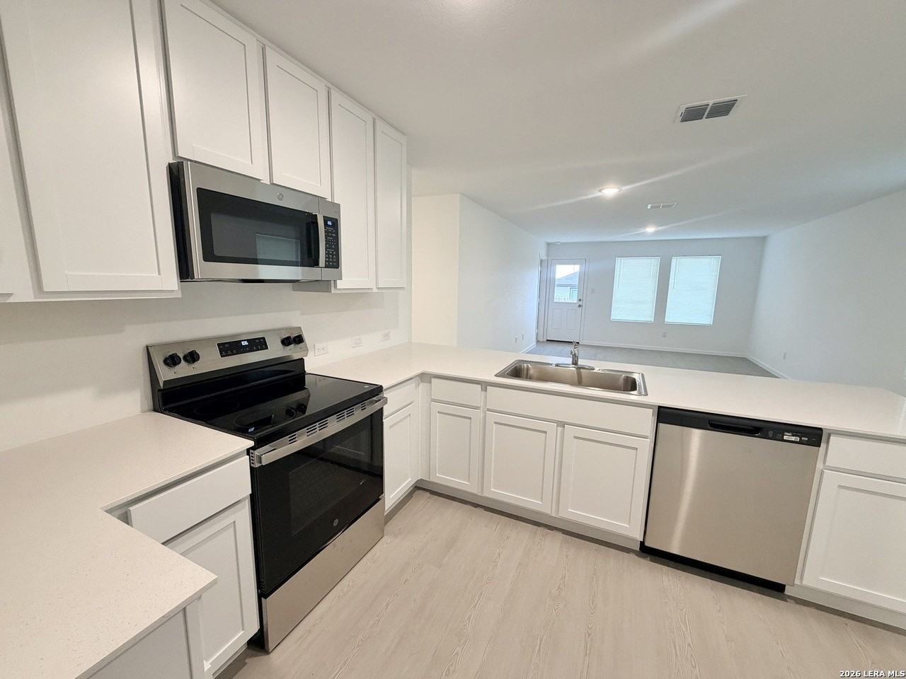 8826 Osprey Trl - Photo 5 of 26