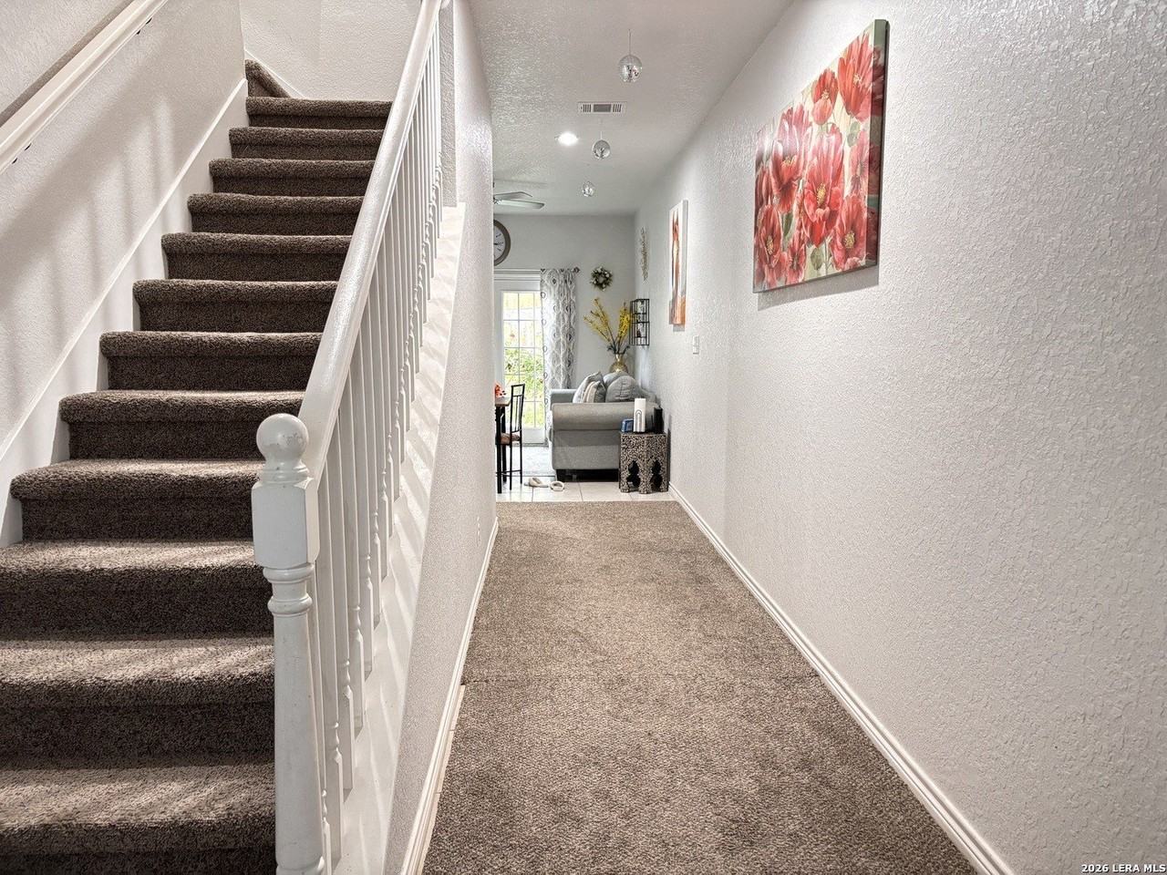 29 Oak Plz - Photo 2 of 17