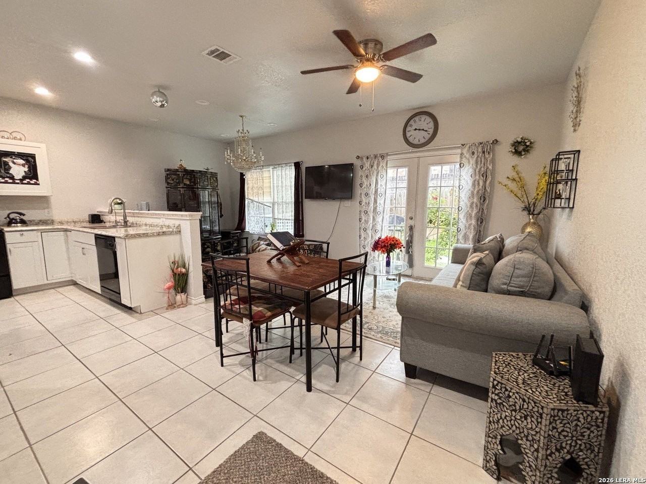 29 Oak Plz - Photo 3 of 17