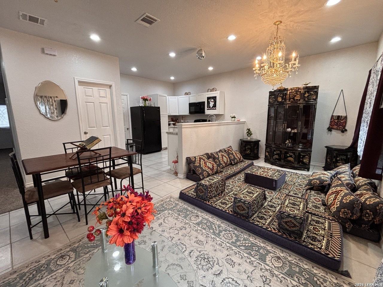 29 Oak Plz - Photo 4 of 17