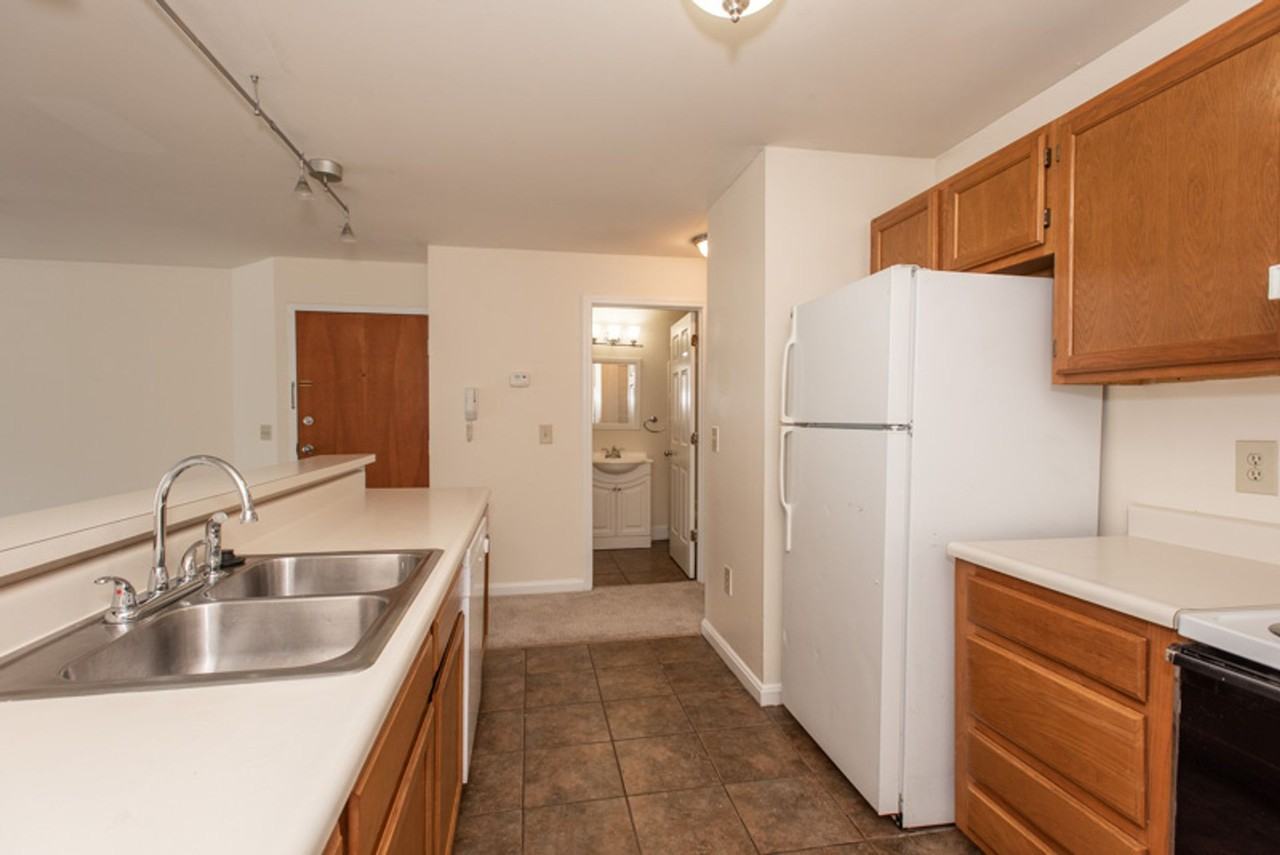 Walk to UC & UC Medical | 1BR/2BR Apartments - Photo 4 of 50