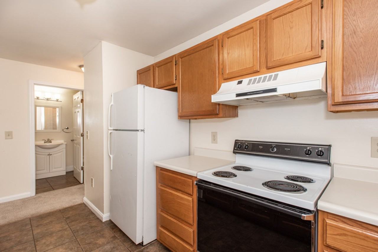 Walk to UC & UC Medical | 1BR/2BR Apartments - Photo 5 of 50