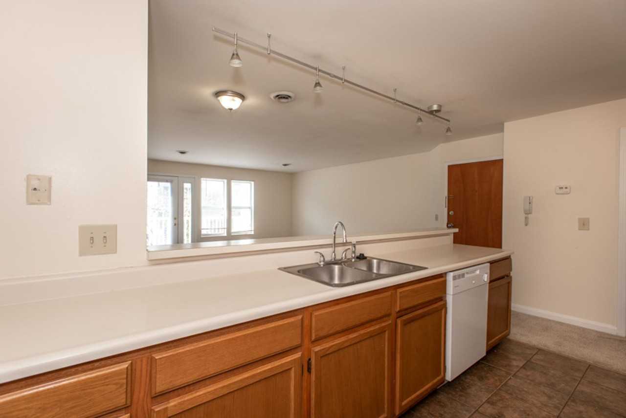 Walk to UC & UC Medical | 1BR/2BR Apartments - Photo 7 of 50