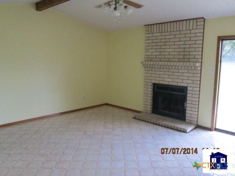 2619 Phyllis Dr - Photo 3 of 19