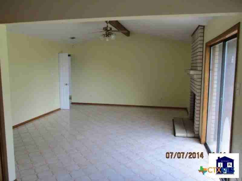 2619 Phyllis Dr - Photo 4 of 19