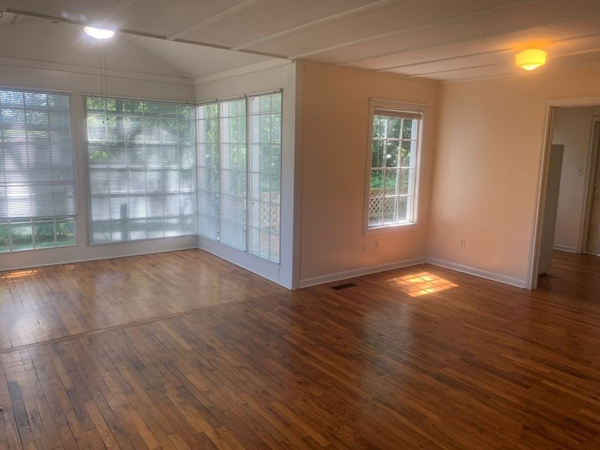 1607 Jackson Bluff Rd - Photo 6 of 18