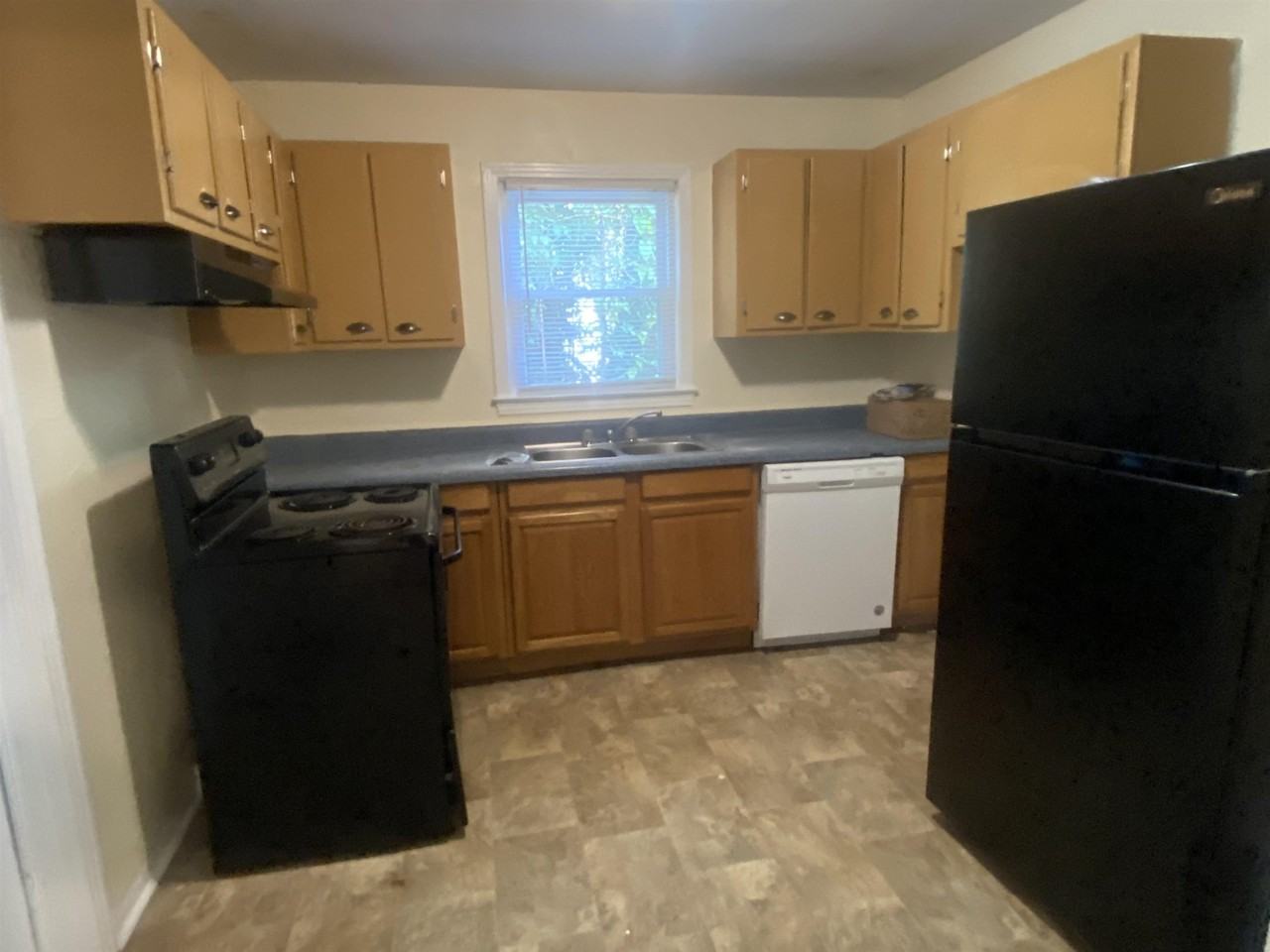 1609 Atkamire Dr - Photo 4 of 13