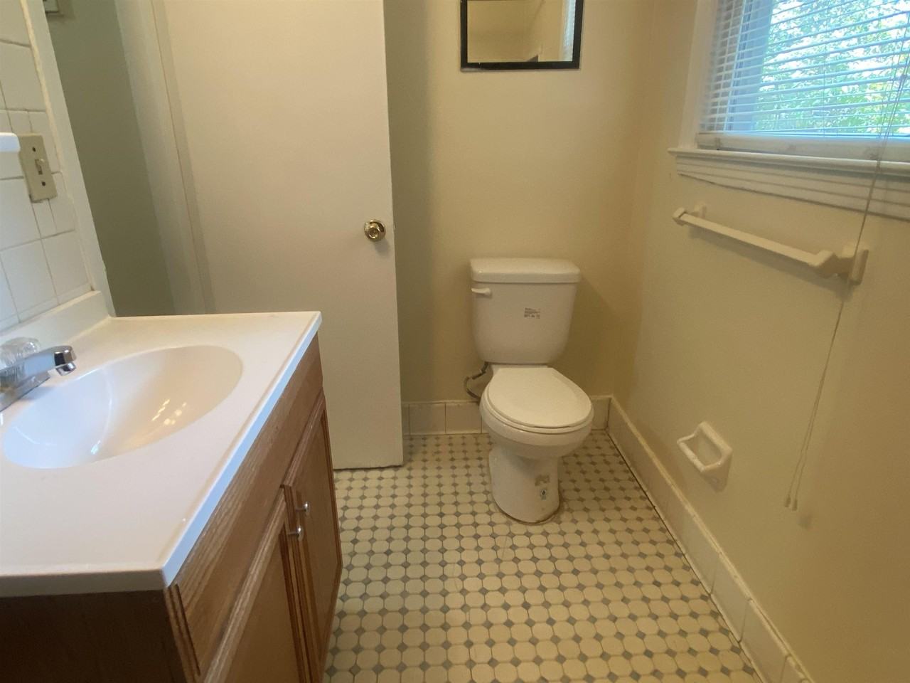 1609 Atkamire Dr - Photo 7 of 13