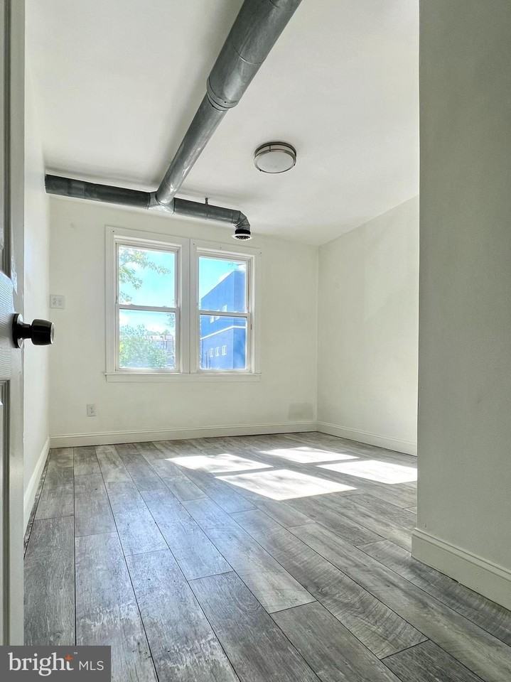 5413 Georgia Ave Nw - Photo 5 of 12