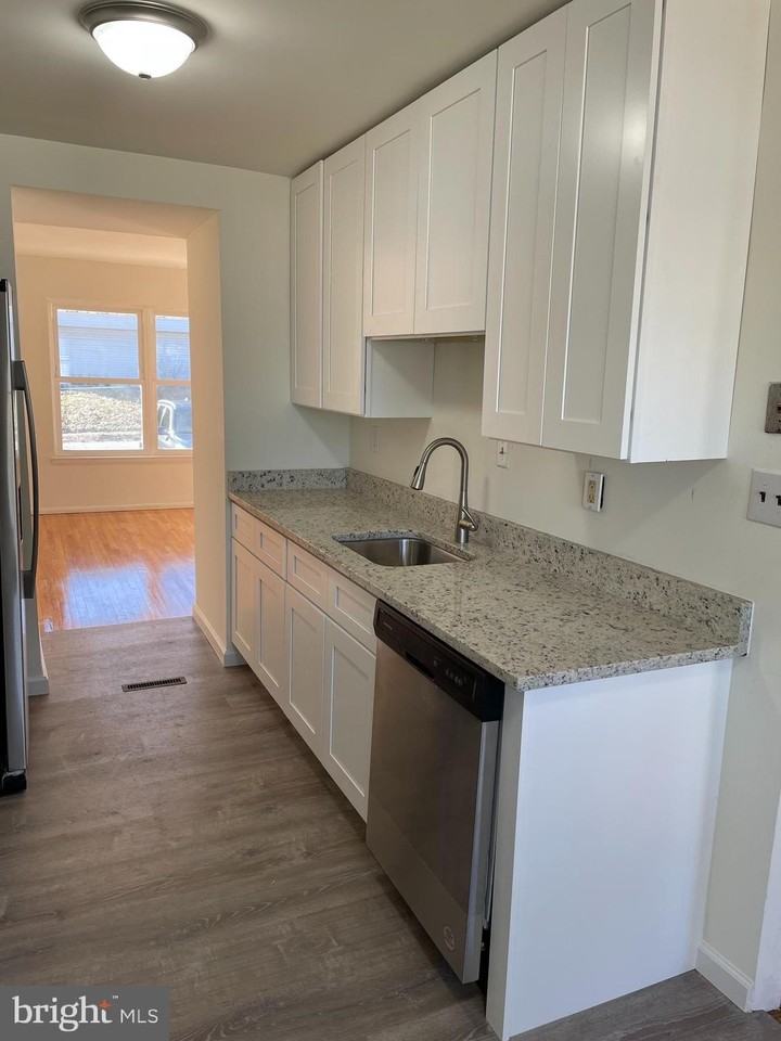 28 Keith St - Photo 3 of 16