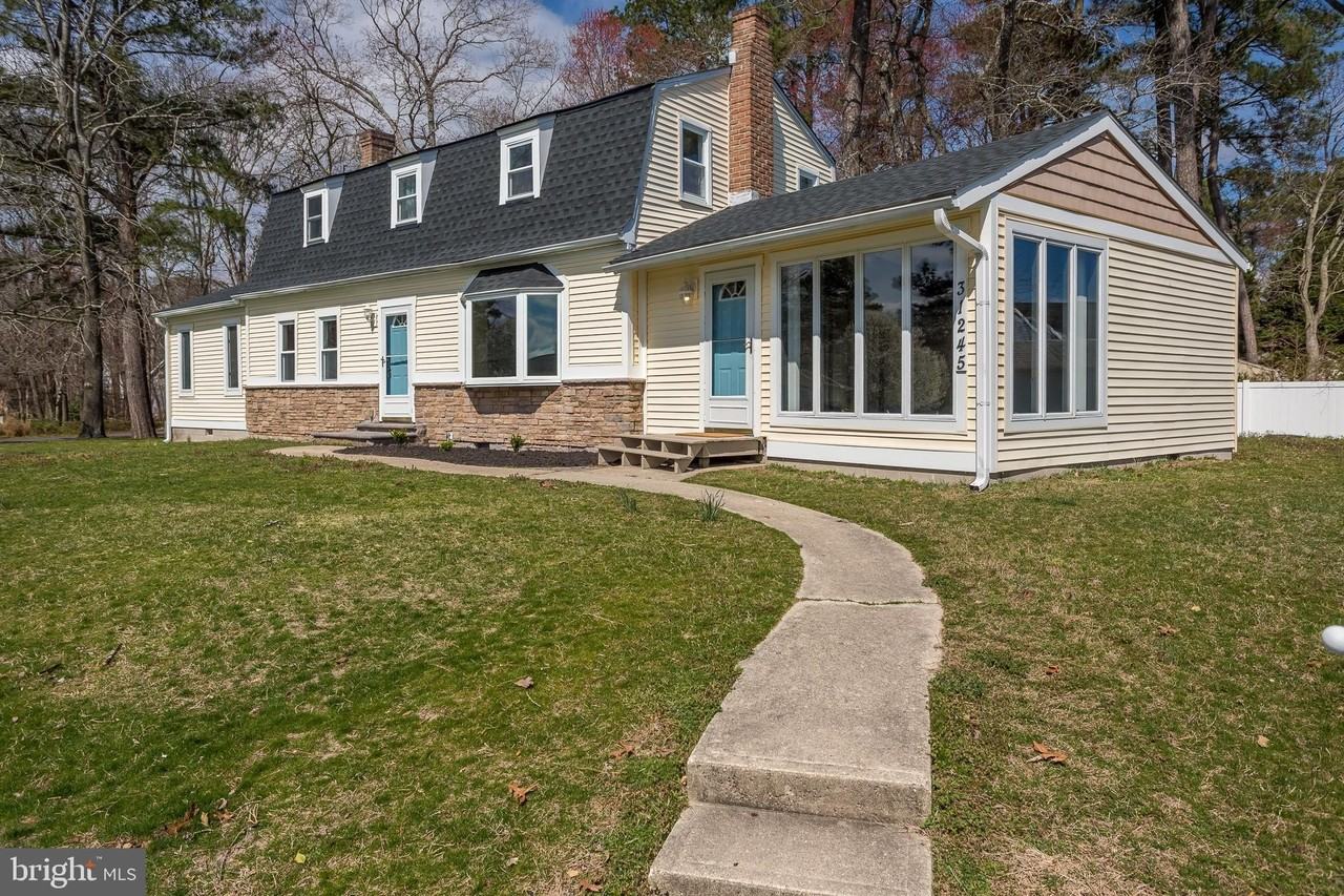 31245 Mohican Dr - Photo 2 of 47