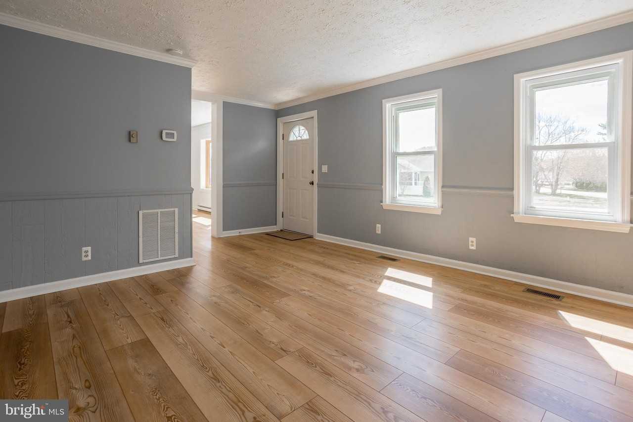 31245 Mohican Dr - Photo 7 of 47