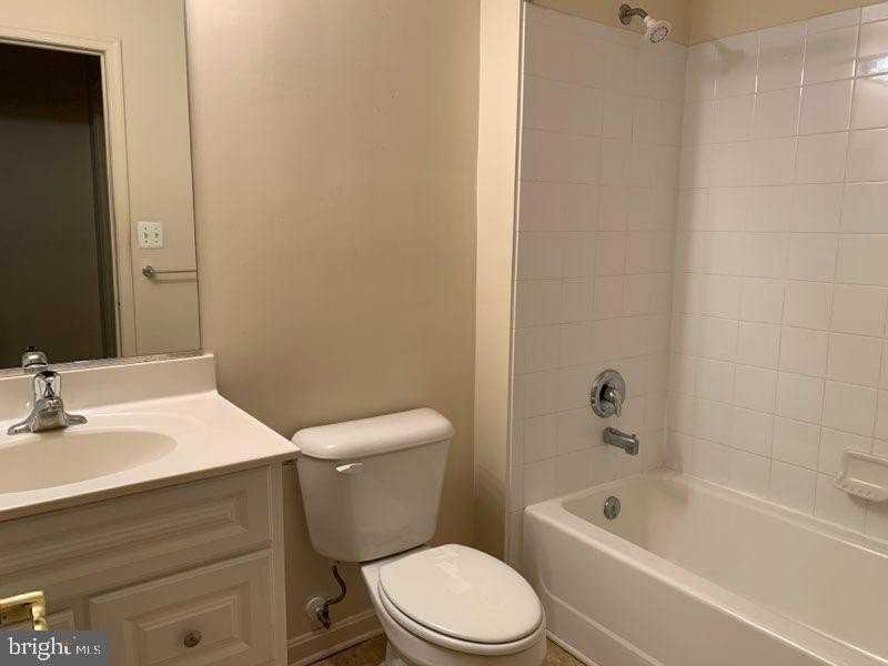 1 Rocking Horse Dr - Photo 4 of 30