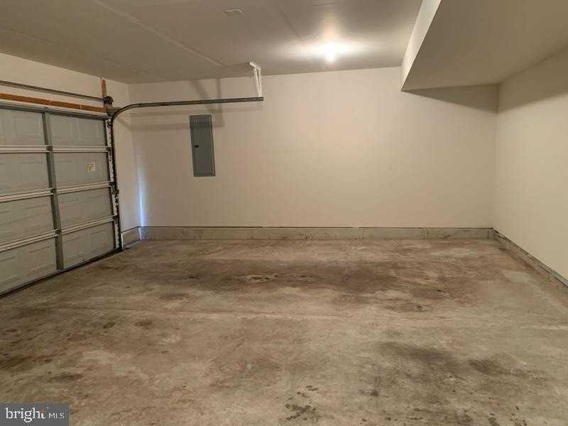 1 Rocking Horse Dr - Photo 7 of 30