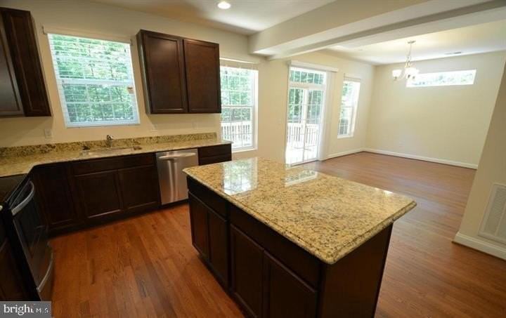 5917 Sneed Dr - Photo 4 of 29