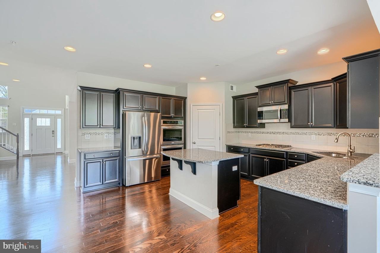 9768 Powder Hall Rd - Photo 7 of 31