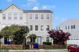 featured image of 4960 Clarendon Ter