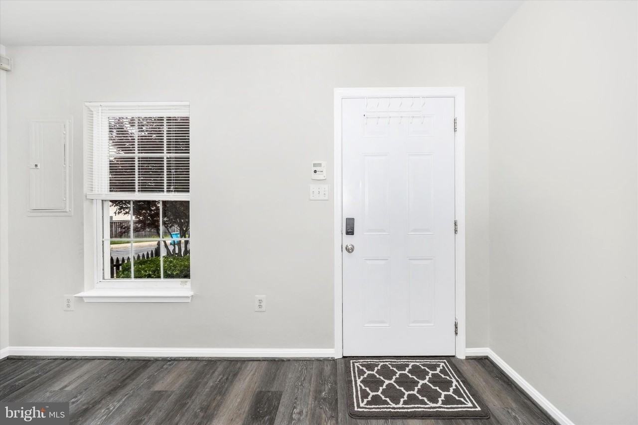 4960 Clarendon Ter - Photo 3 of 50