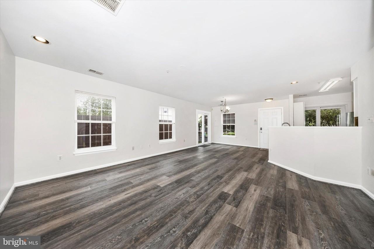 4960 Clarendon Ter - Photo 6 of 50