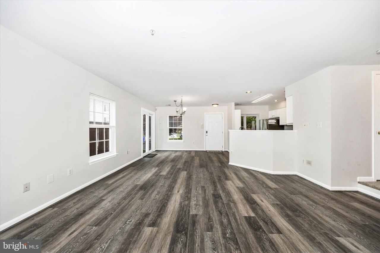 4960 Clarendon Ter - Photo 7 of 50