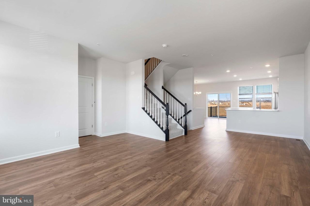 462 Tiller St - Photo 5 of 34