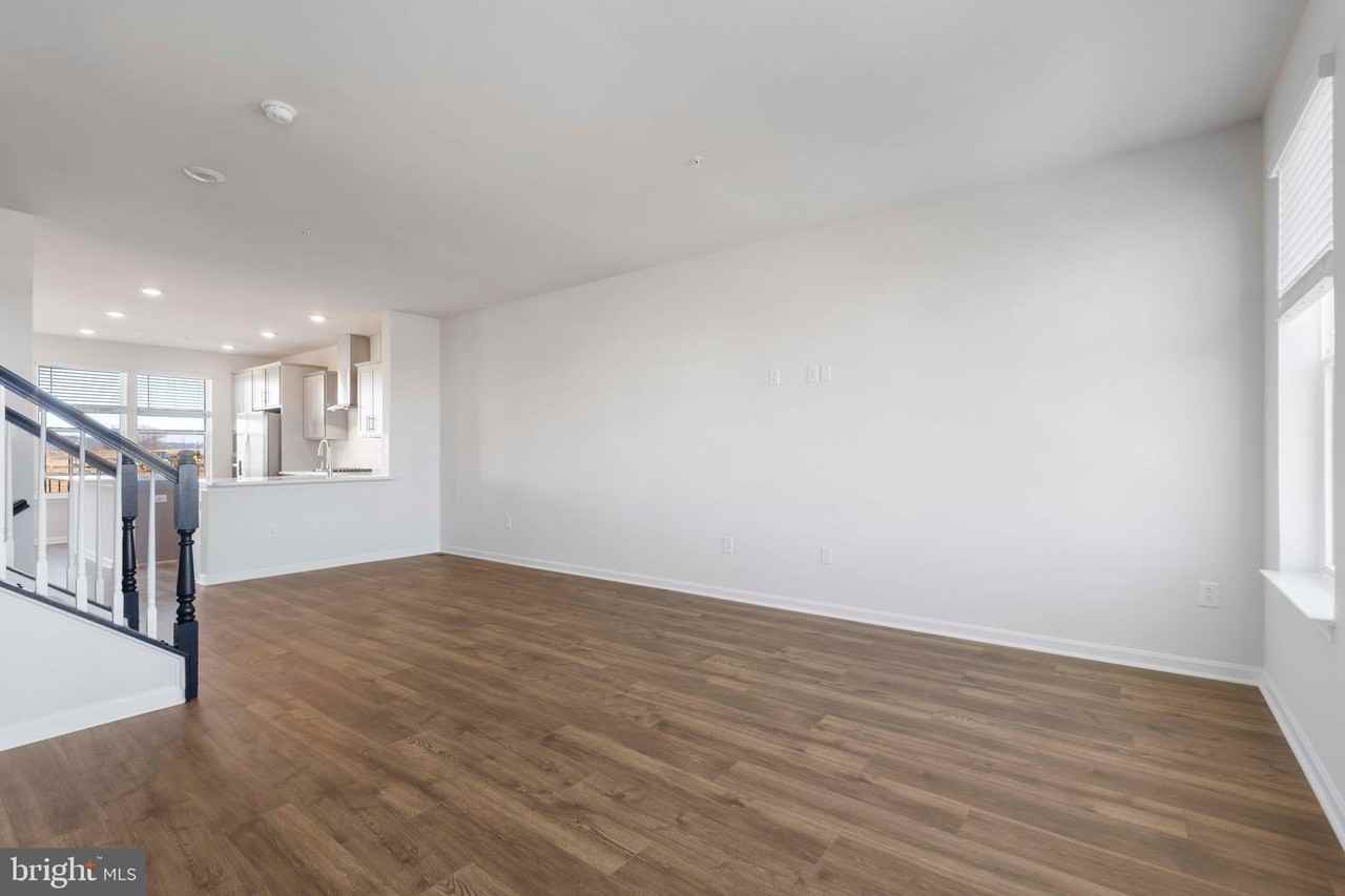 462 Tiller St - Photo 6 of 34