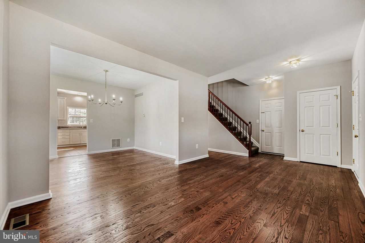 8375 Mitzy Ln - Photo 4 of 29