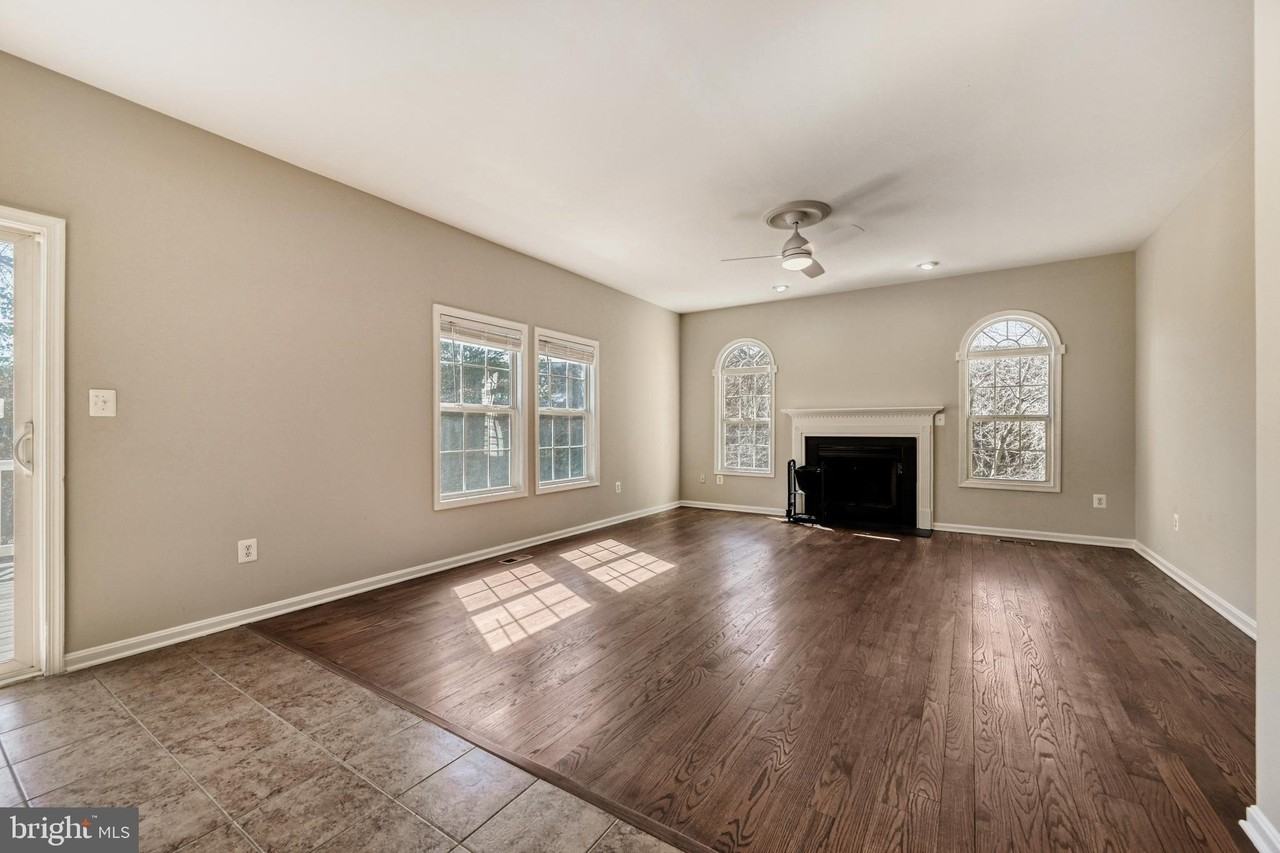 8375 Mitzy Ln - Photo 7 of 29