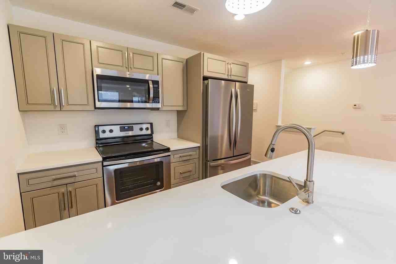 1513 Brown St #1 - Photo 4 of 16