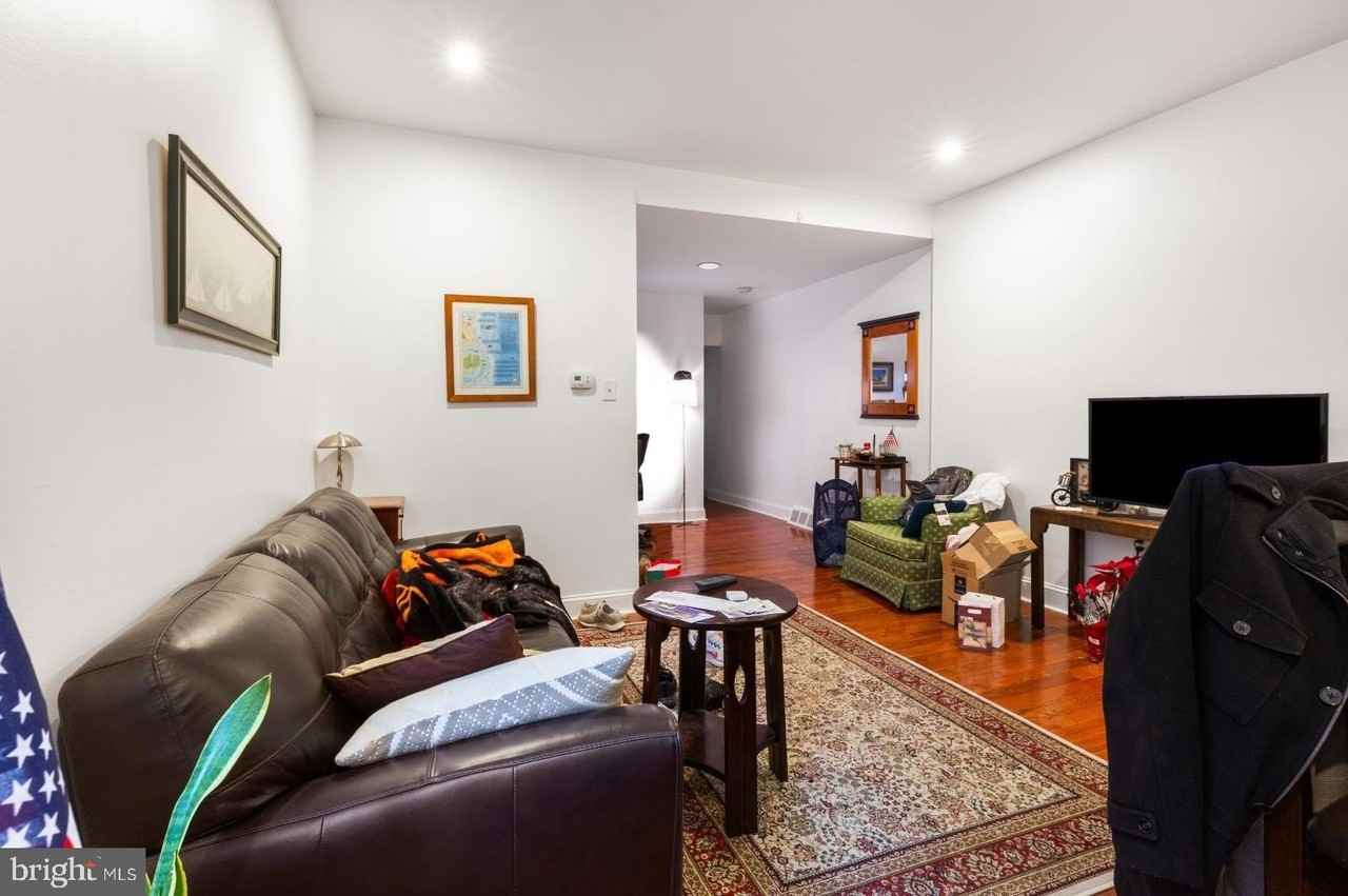 821 Catharine St #1 - Photo 3 of 15