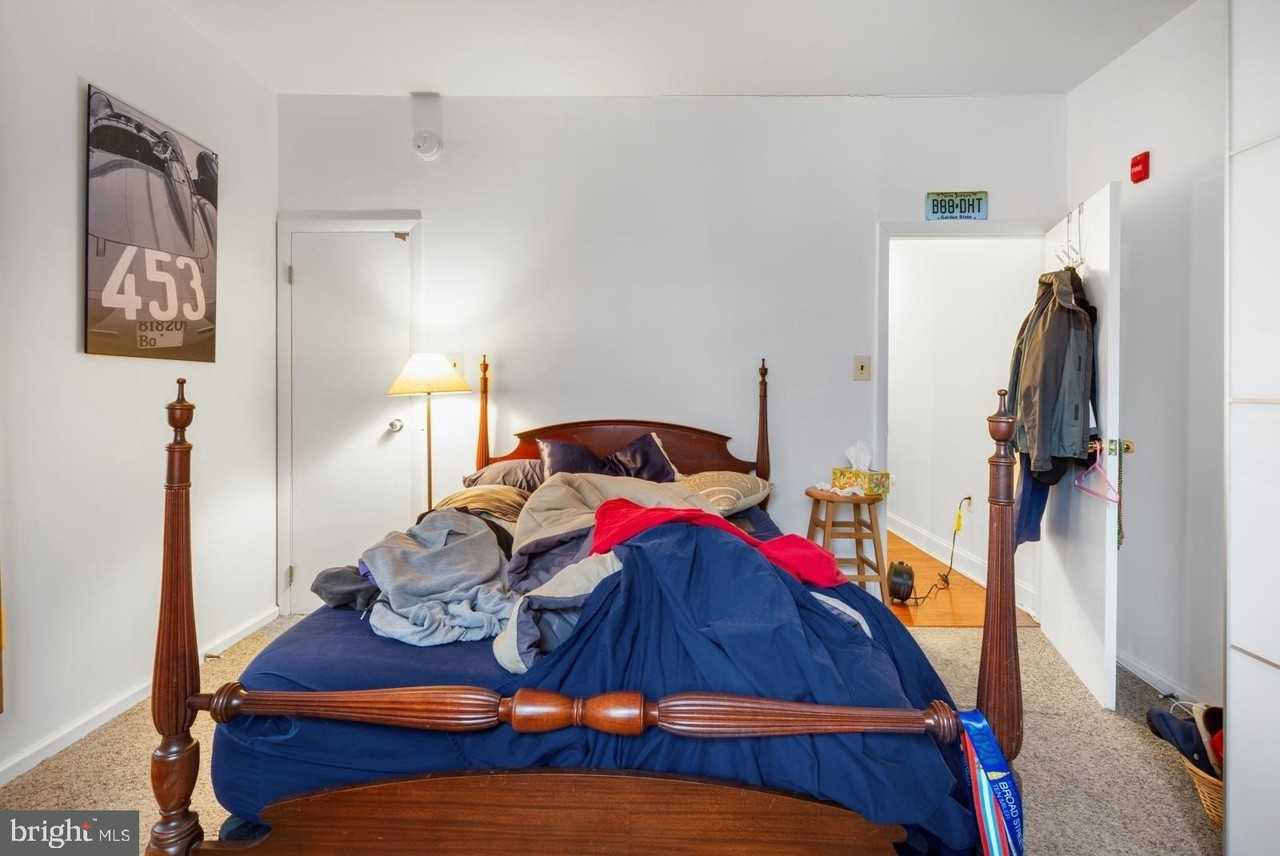 821 Catharine St #1 - Photo 6 of 15