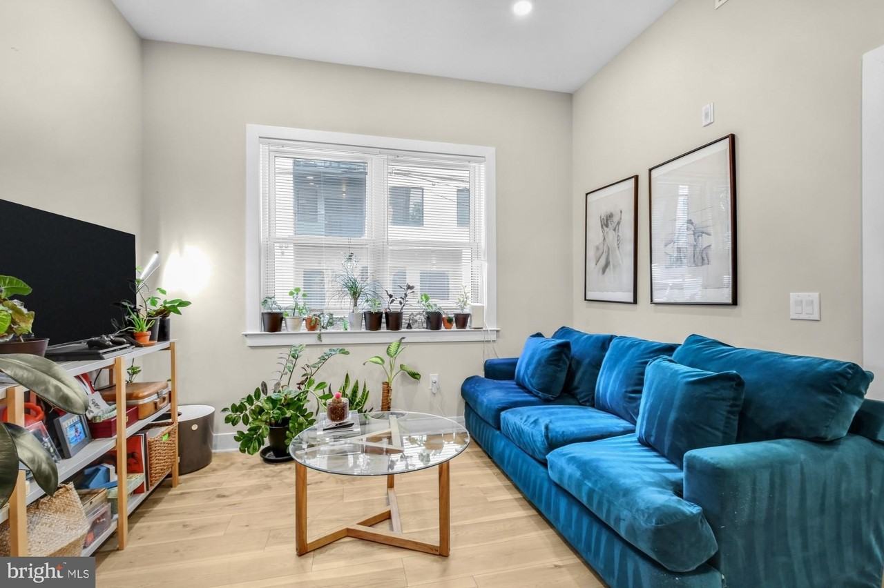 2621 W Jefferson St #1R - Photo 2 of 13