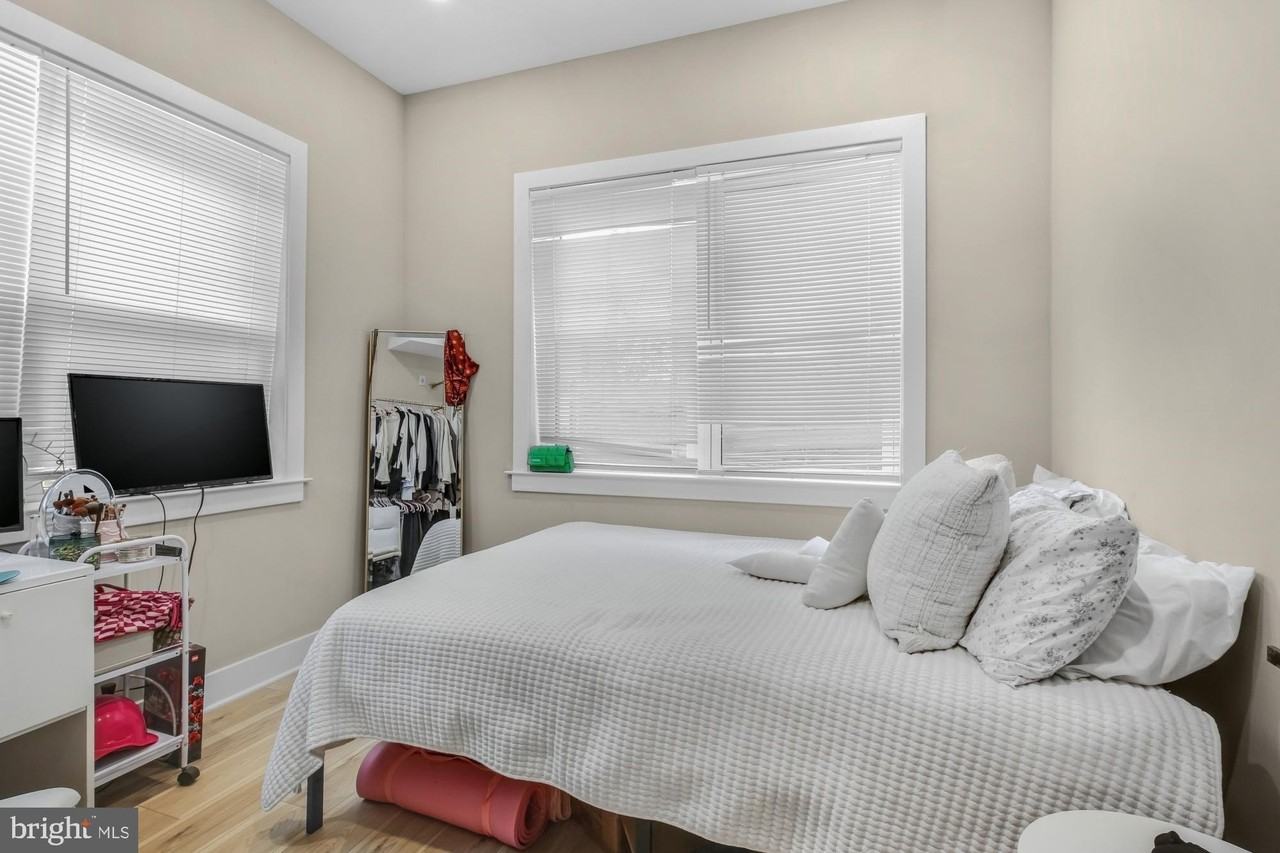 2621 W Jefferson St #1R - Photo 3 of 13