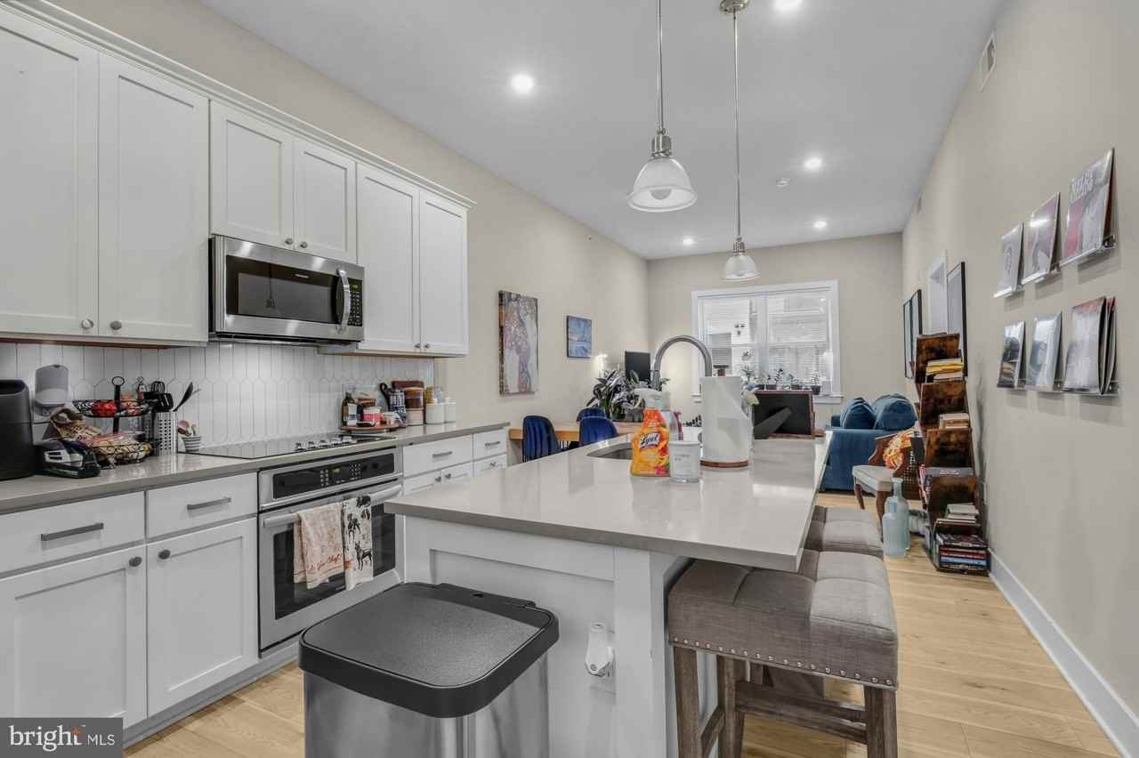 2621 W Jefferson St #1R - Photo 4 of 13