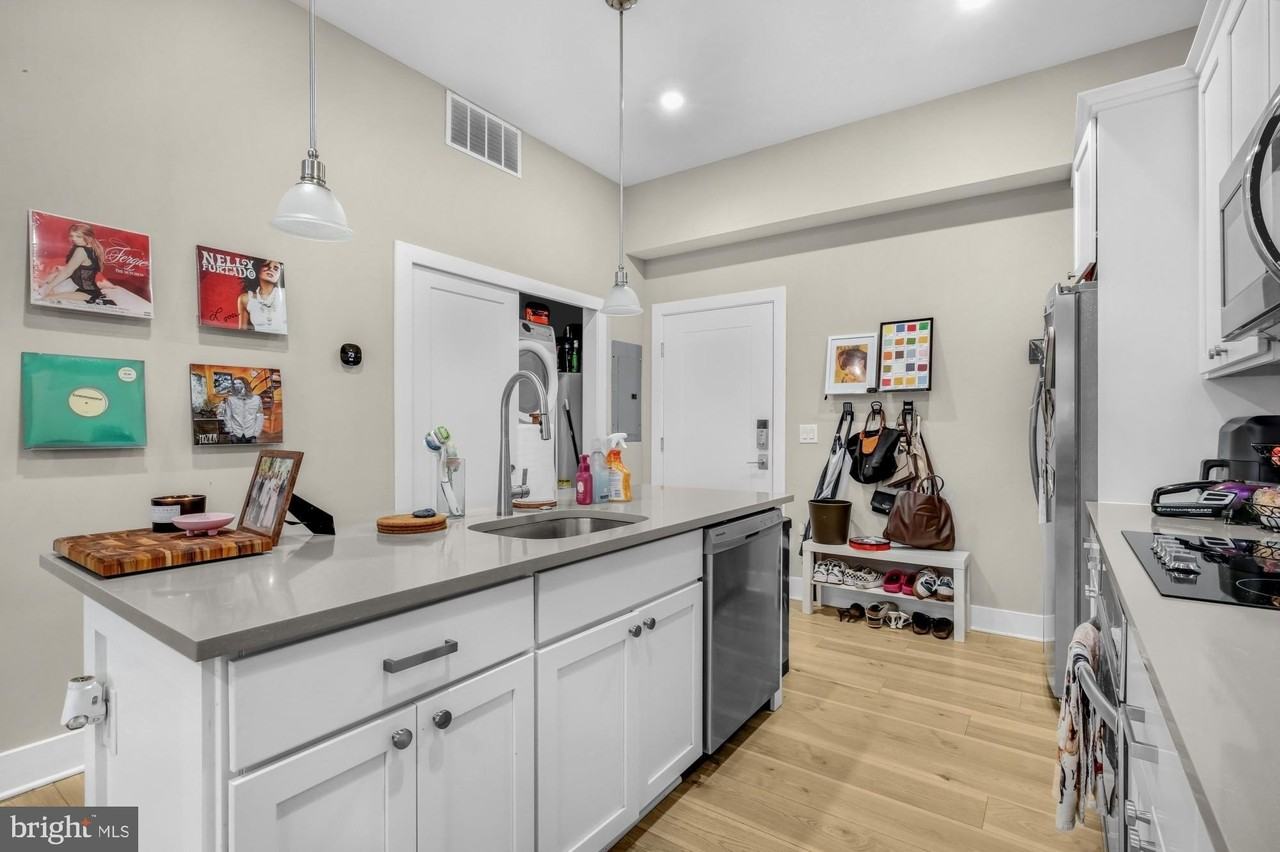 2621 W Jefferson St #1R - Photo 7 of 13