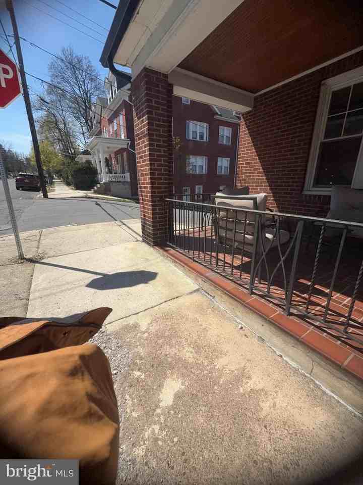 1132 Mahantongo St - Photo 3 of 33