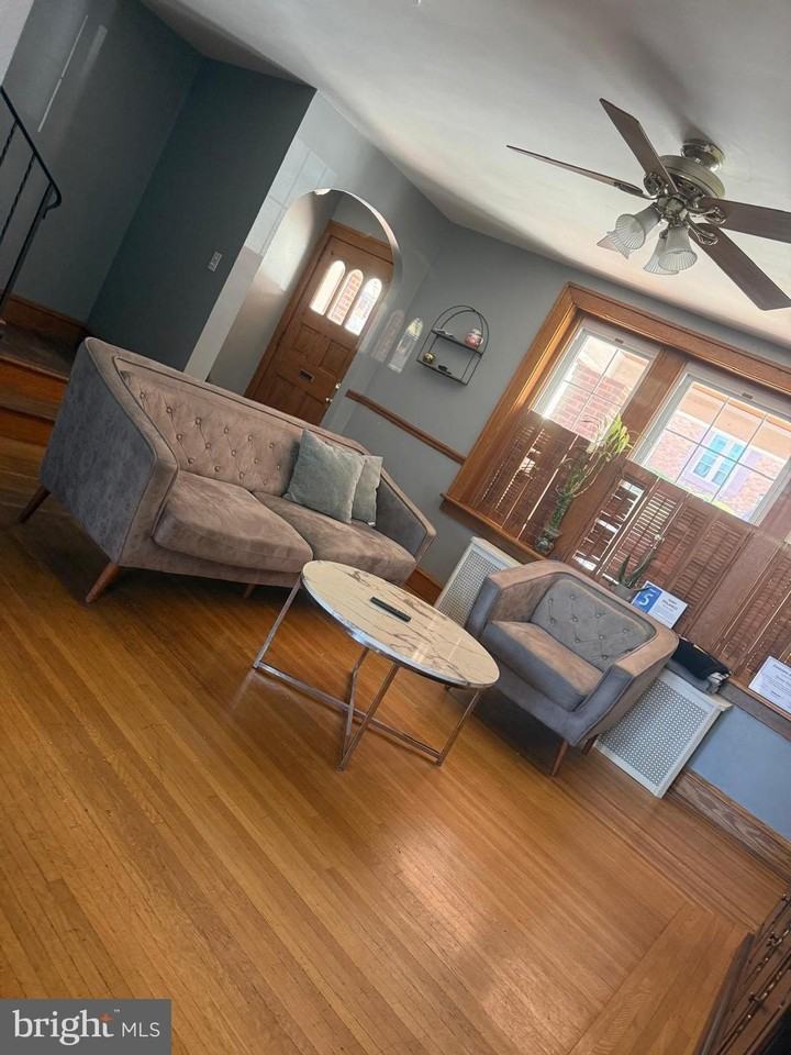 1132 Mahantongo St - Photo 7 of 33