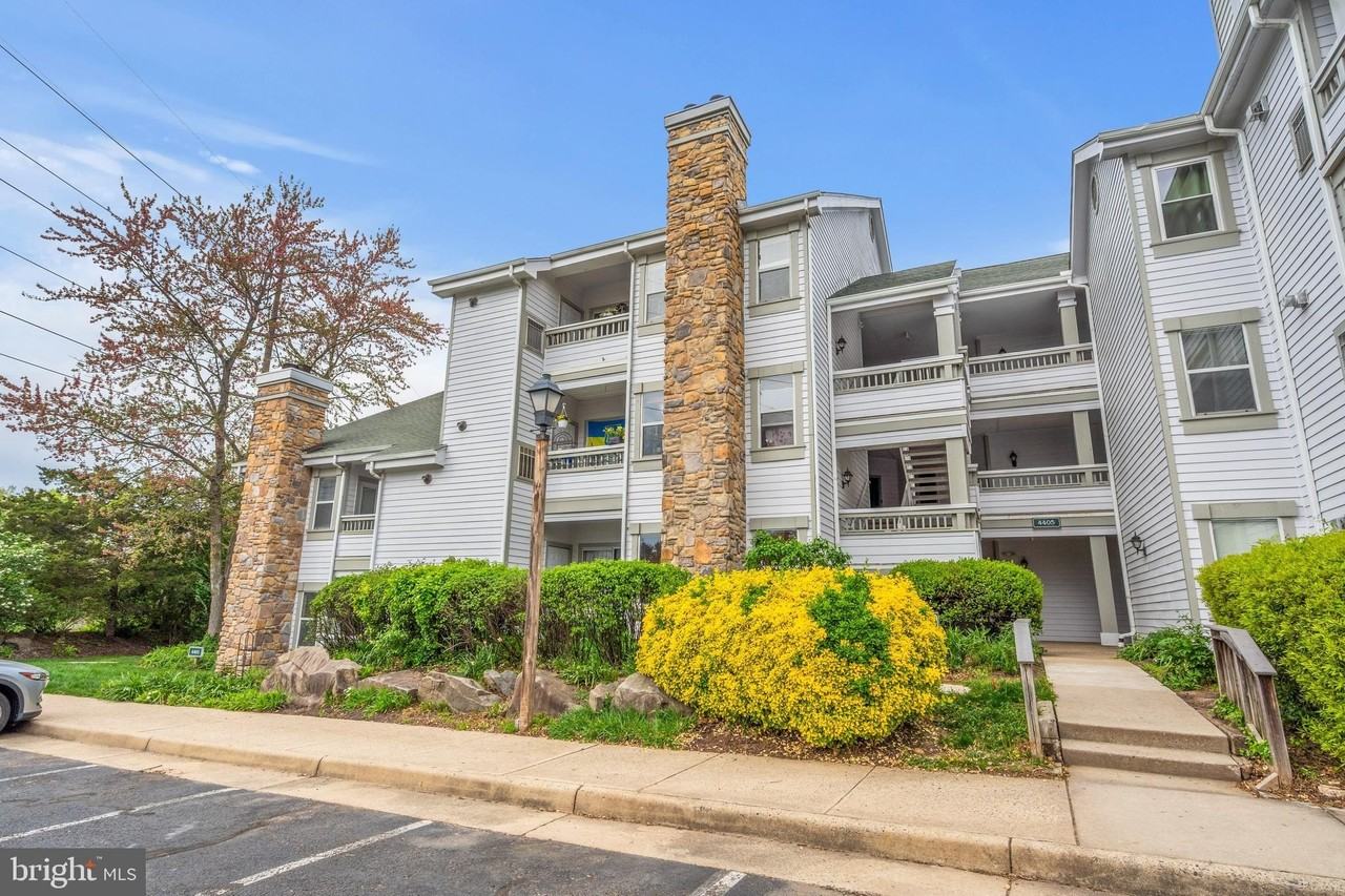 4405 Fair Stone Dr #305 - Photo 2 of 23